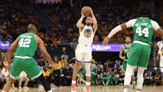 NBA：雄鹿再取关键胜利 字母哥率队登榜首